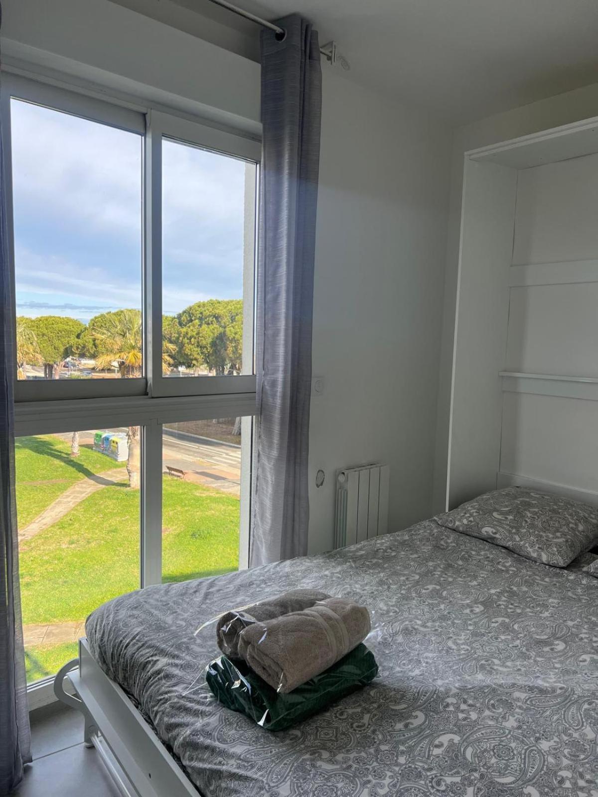 Appartement Les Pieds dans le Sable à Le Grau-du-Roi Extérieur photo